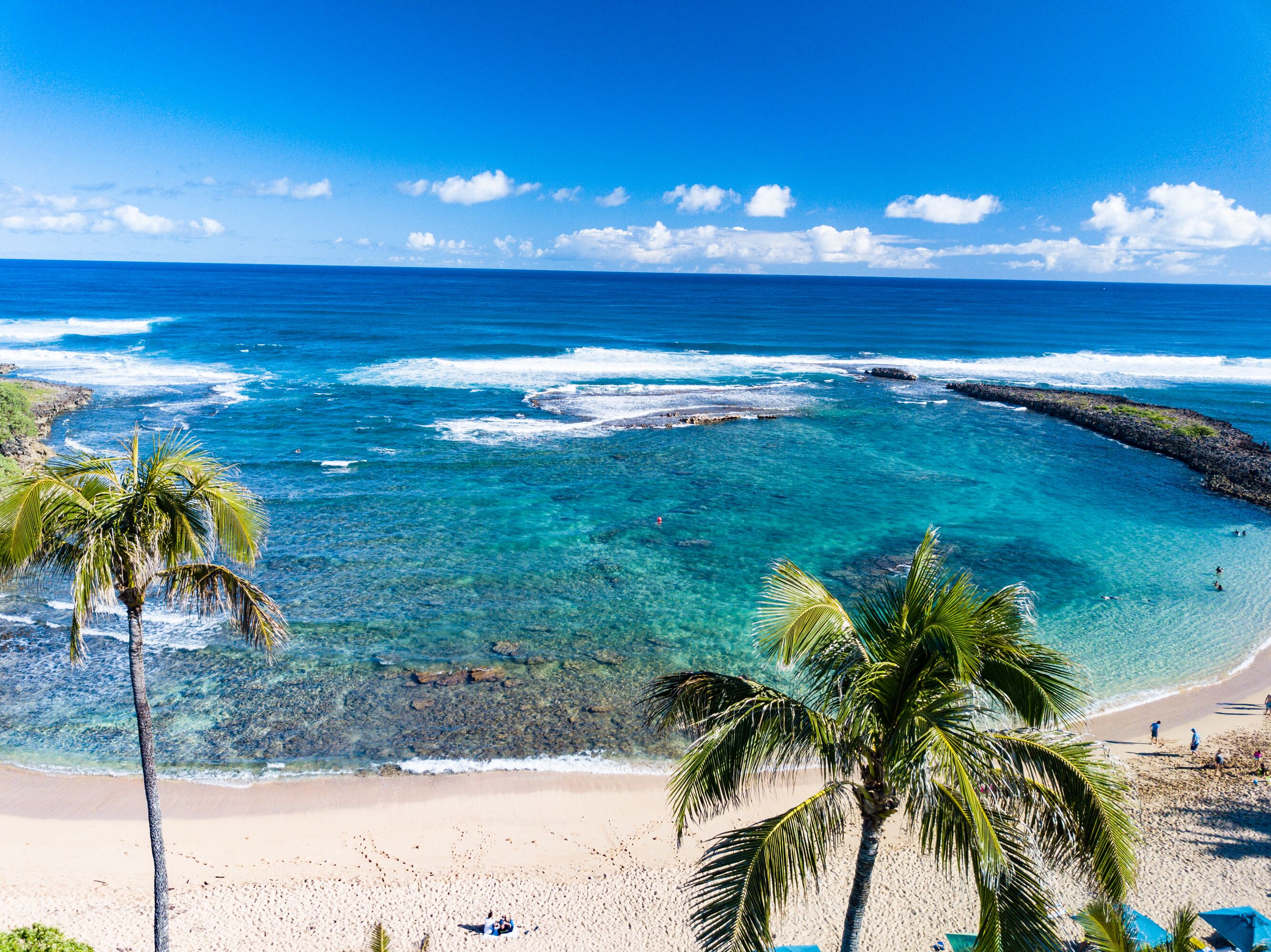 Plage, chaises longues, serviettes de plage