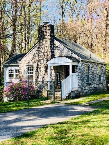 Walnut Grove Guest House; Mountain views 