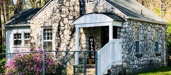 Walnut Grove Guest House; Mountain views 