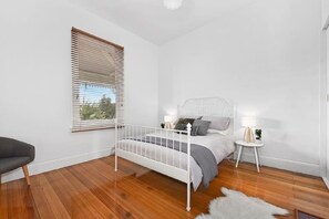 3 bedrooms, desk, iron/ironing board, free WiFi