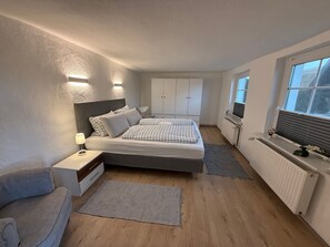 1 dormitorio, cuna de viaje, wifi y ropa de cama