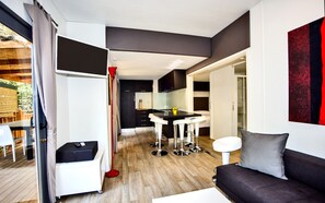 Deluxe Mobile Home | Living area