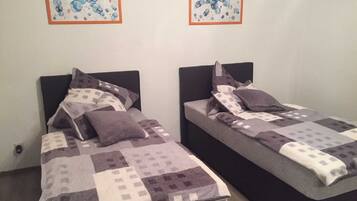2 dormitorios, cuna de viaje, wifi y ropa de cama