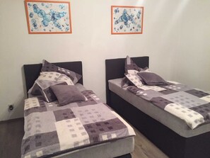 2 Schlafzimmer, Reisekinderbett, WLAN, Bettwäsche