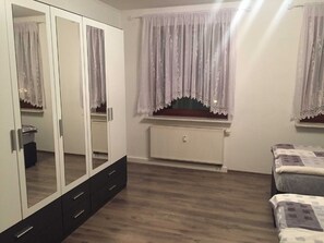 2 chambres, lit parapluie, Wi-Fi, draps fournis