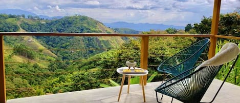 Bungalow, quang cảnh vườn | 1 phòng ngủ, bàn, bộ trải giường