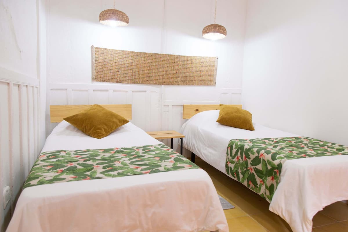 Economy Twin kamer | 1 slaapkamer, een bureau, beddengoed