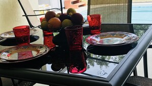 حمّام سباحة خارجي، مقاعد للتشمس