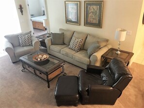House | Living room | Flat-screen TV