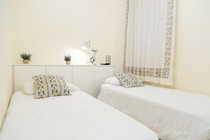 2 chambres, fer et planche à repasser, lit parapluie, Wi-Fi gratuit