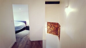 4 bedrooms, iron/ironing board, internet, bed sheets