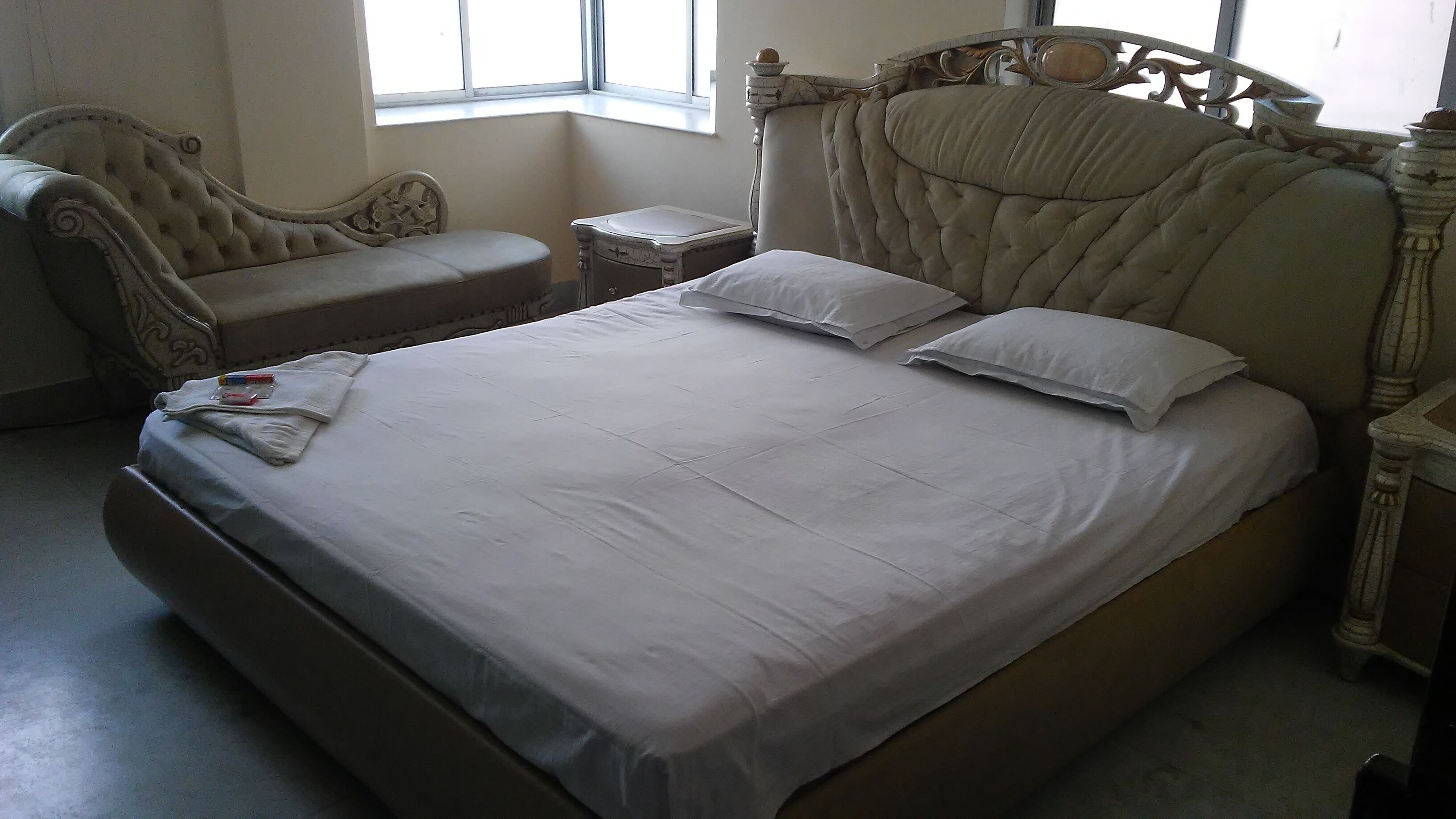 13 bedrooms, premium bedding, free WiFi