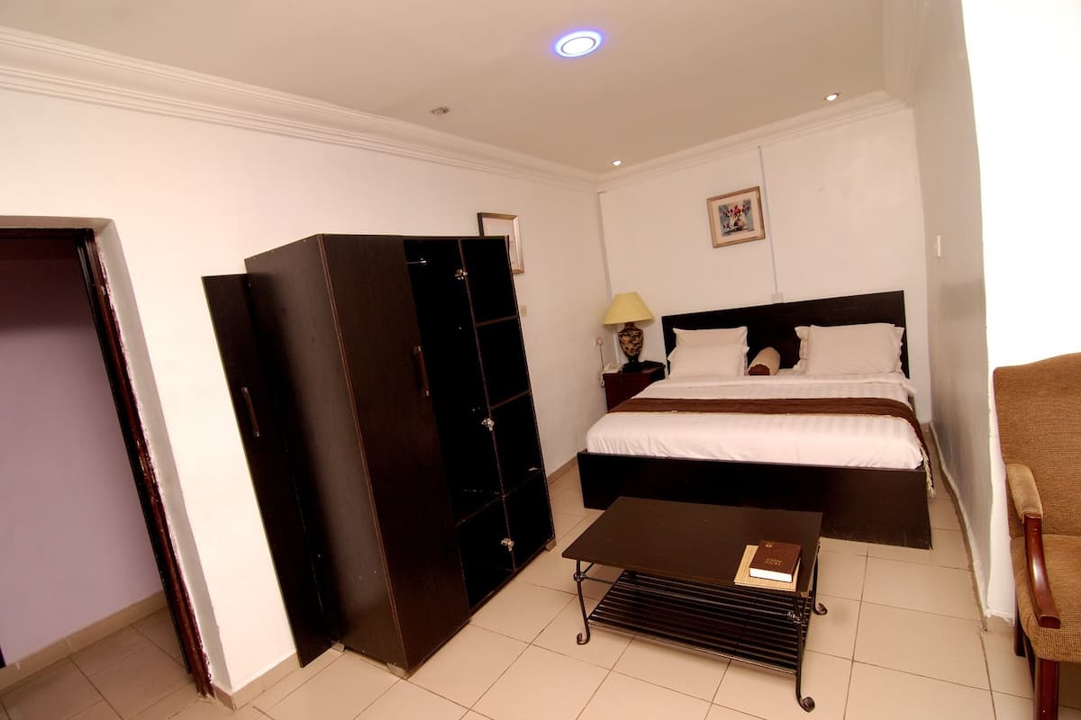 Suite | Luxe beddengoed, een bureau, gratis wifi, beddengoed
