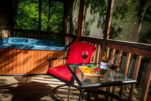 Property grounds - Gatlinburg Private Cabin Creekside, Tickets, Screened Porch, Hot Tub, Pool Table (Gatlinburg)
