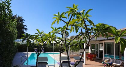 Villa mit privatem Pool, 300 m vom Meer entfernt!
