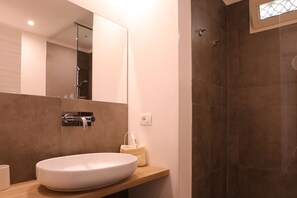 Dusche, Haartrockner, Bidet, Handtücher