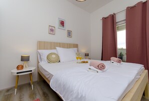1 bedroom, desk, iron/ironing board, WiFi