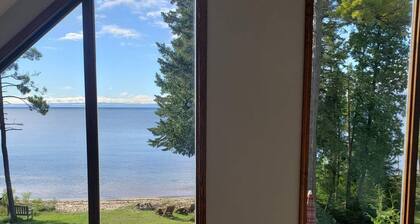 North Shore Retreat: Winter is Calling – Answer with a Stay at This Lakeside Hideaway