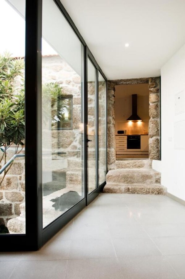 Interior - BE A PART OF THE RIVER, APART FROM IT ALL! (Alpendorada e Matos)