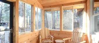 Cabine rustique nouvellement rénovée à pied du lac