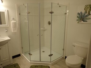 Suite, Ensuite (Room 202 - Vicki's Suite) | Bathroom