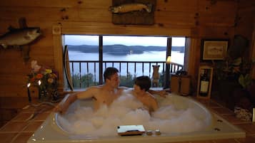 Romantic Cabin, 1 King Bed, Jetted Tub, Lake View | Bathroom | Hair dryer, towels, shampoo