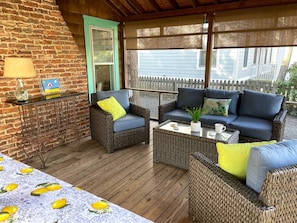 Terrace/patio -  Classic Cottage, 1.5 Blocks to Beach & Boardwalk,Porch & Outside Shower (Rehoboth Beach)