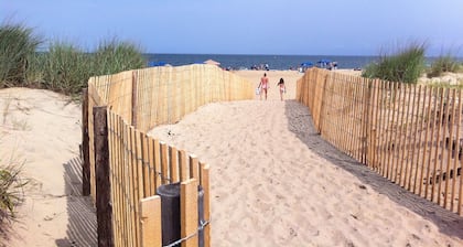 June 3-10 -10% Discount /1.5 Blocks to Beach & Boards/ Porch /Outside Shower