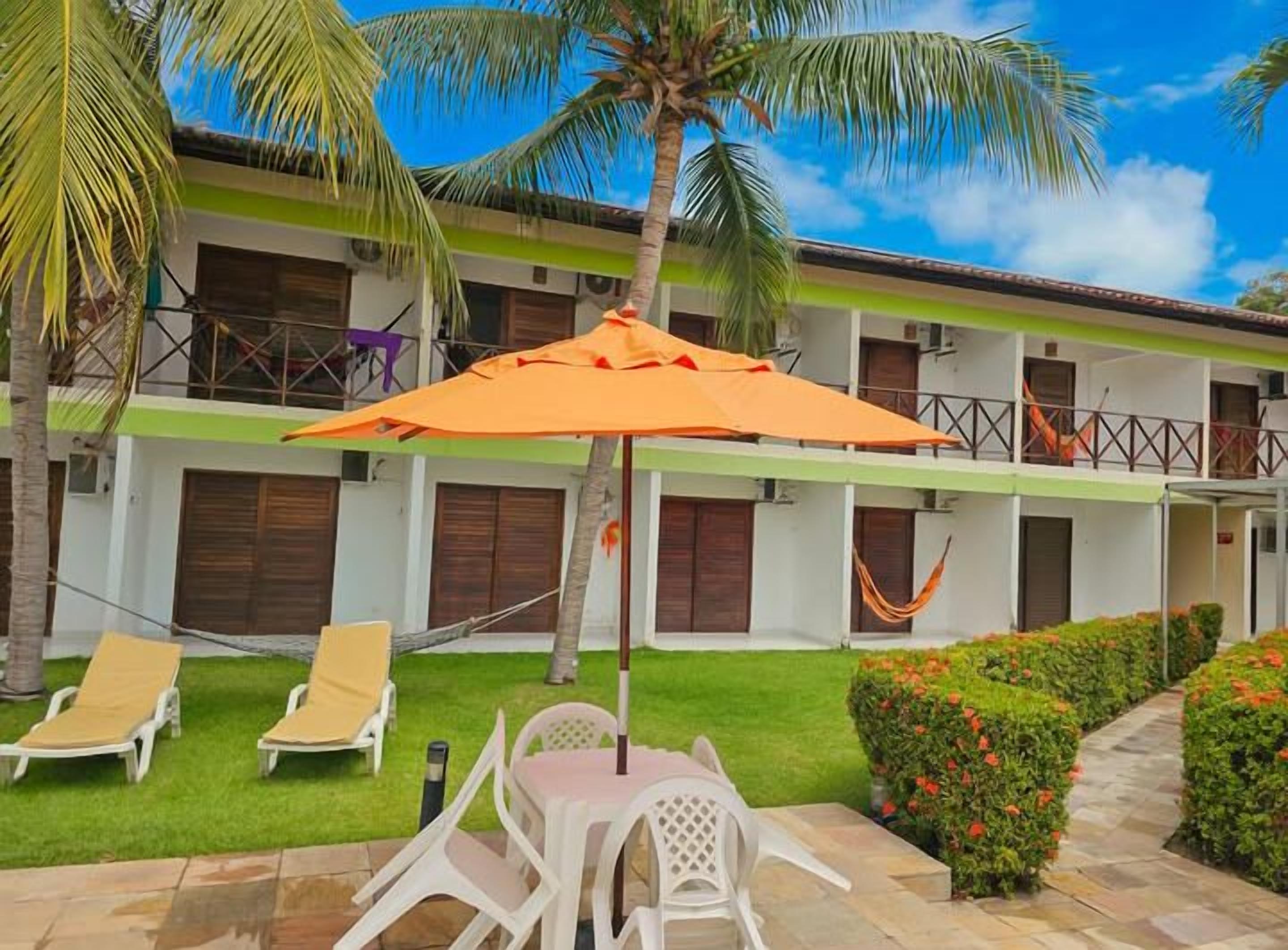 Quarto casal básico | Terraço/pátio