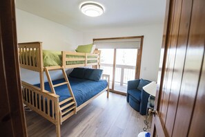 2 bedrooms, desk, free WiFi, bed sheets