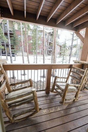Property grounds - Recently Updated Breckenridge Condo: Ski In Ski Out, Views & Access to Hot Tub (Breckenridge)