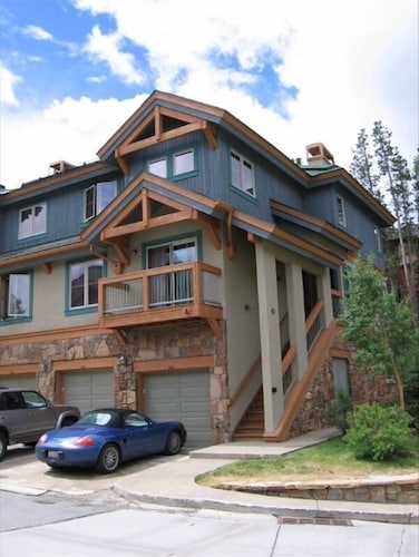 Warm & Welcoming Breckenridge Condo: Ski In Ski Out, Views & Access to Hot Tub