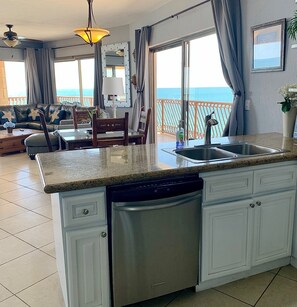 Frigorífic, microones, forn i placa de cuina