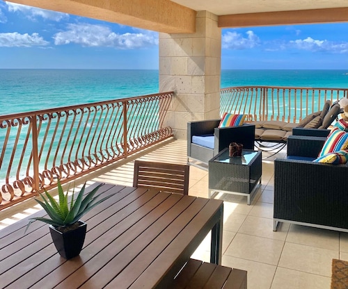 Create a Dream vacation in our Spectacular Wrap Around Condo!