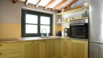 Kühlschrank, Mikrowelle, Ofen, Herdplatte