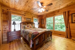 3 bedrooms, desk, iron/ironing board, travel cot