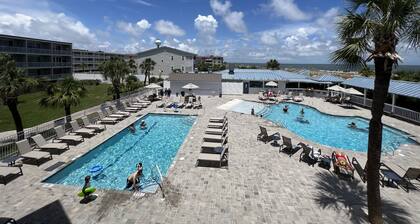 Just Remodeled!! A few steps to the beach in Beautiful 3 Bedrm Oceanfront Condo!