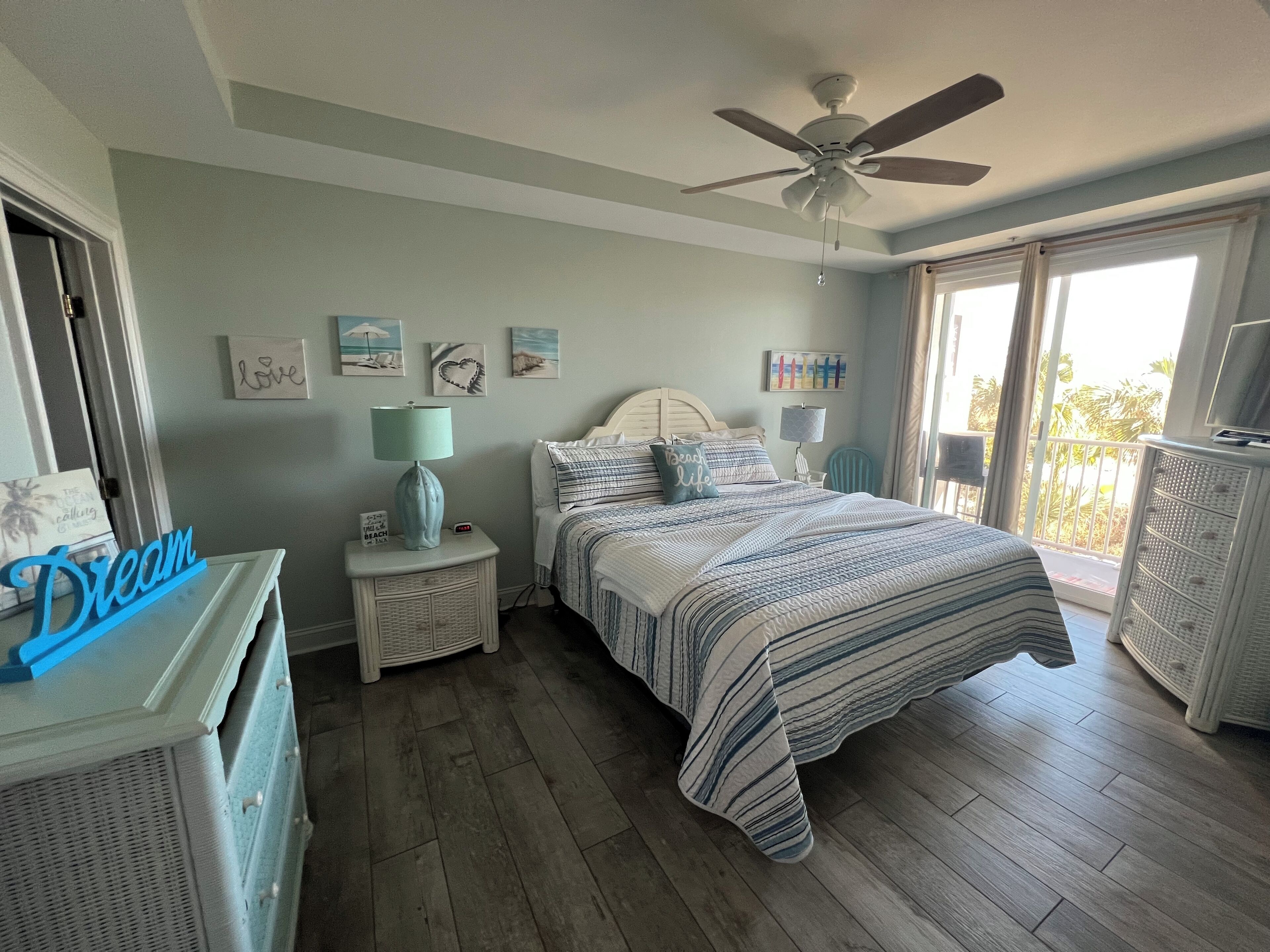 3 slaapkamers, een bureau, een strijkplank/strijkijzer, gratis wifi