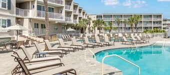 Just Remodeled!! A few steps to the beach in Beautiful 3 Bedrm Oceanfront Condo!