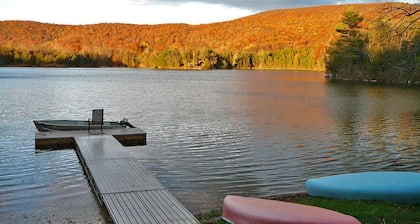 Escape to your private lakeside estate! Family & dog friendly, wildlife viewing!