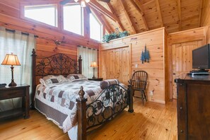 3 Schlafzimmer, Schreibtisch, Bügeleisen/Bügelbrett, Reisekinderbett