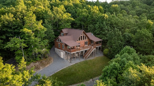 Nature Meets Comfort: Cabin with Fast WiFi, Hot Tub, Games, and Nature Trails!