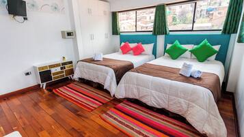 4 quartos, cofres nos quartos, escrivaninha, Wi-Fi de cortesia