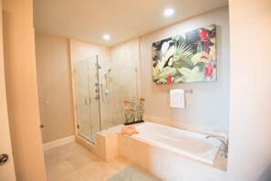 Badewanne, Whirlpool, Haartrockner, Handtücher