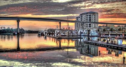 5 Star Luxury Wharf Condo 509 - Book Now for Fall, Festivals, and
Holidays!