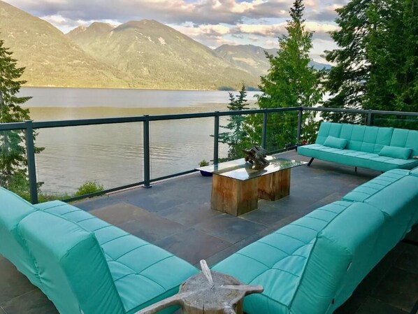 Hus - privat badrum - sjöutsikt (Entire Home) | Balkongutsikt