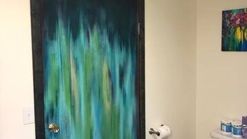 Shower, free toiletries, towels