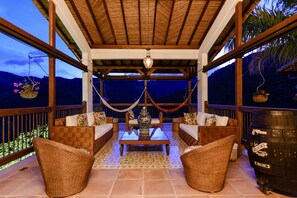 ลักซ์ชัวรี่วิลล่า | ลานระเบียง/นอกชาน