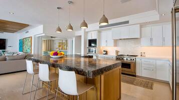 Family Villa, 5 Bedrooms | Private kitchen | Fridge, microwave, oven, stovetop