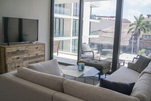 Luxury Apartment, Pool View | Individually decorated, individually furnished, bed sheets
